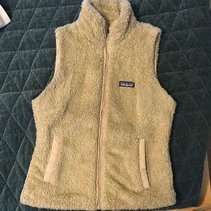 Patagonia fur vest (beige)